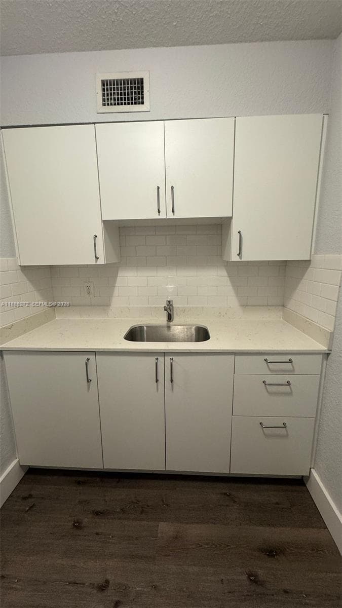 2330 NW 11th St # 46, Miami FL 33125