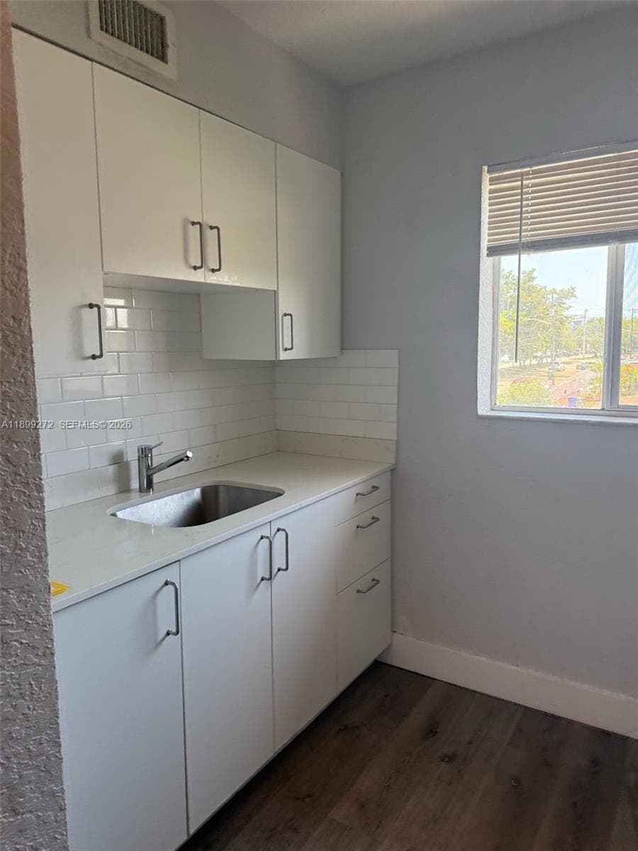 2330 NW 11th St # 46, Miami FL 33125