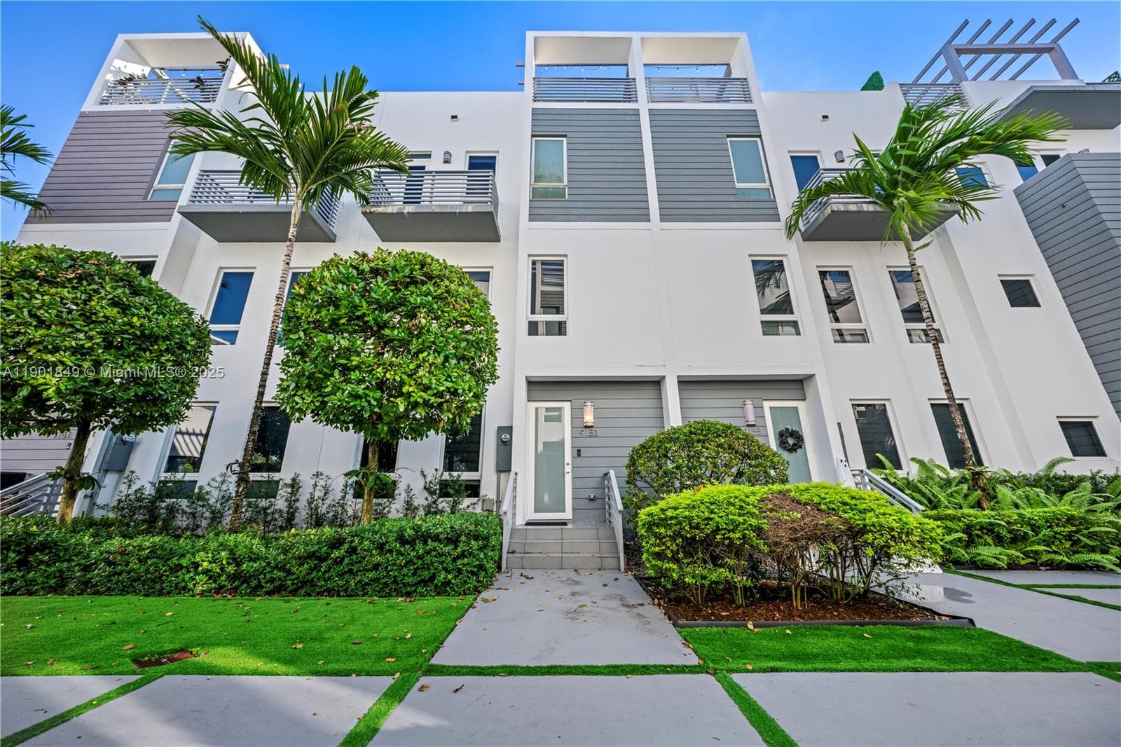 9153 NW 33rd St, Doral FL 33172