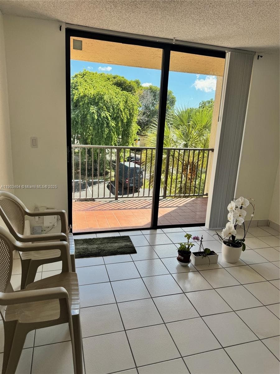 14401 N Kendall Dr # 303N, Miami FL 33186