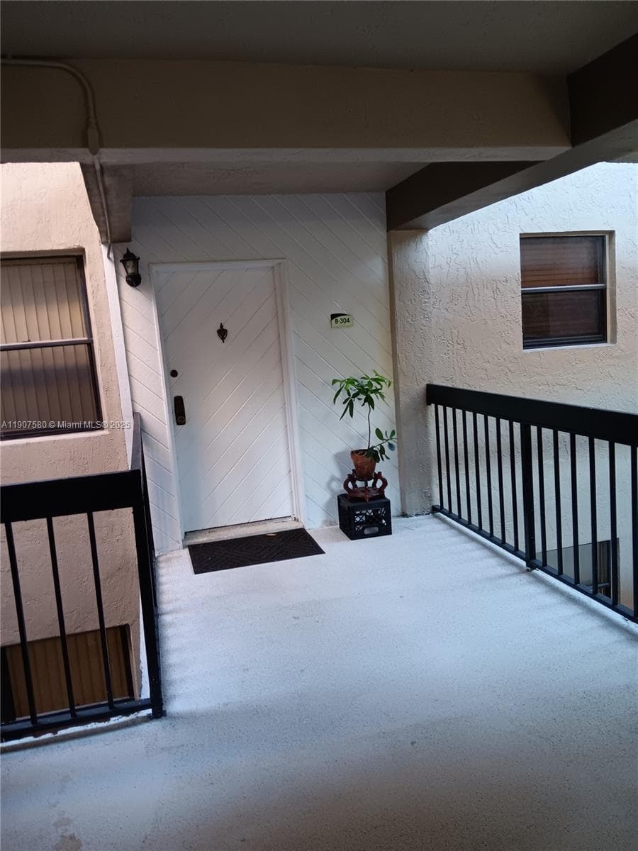 461 Ives Dairy Rd # 2, Miami FL 33179