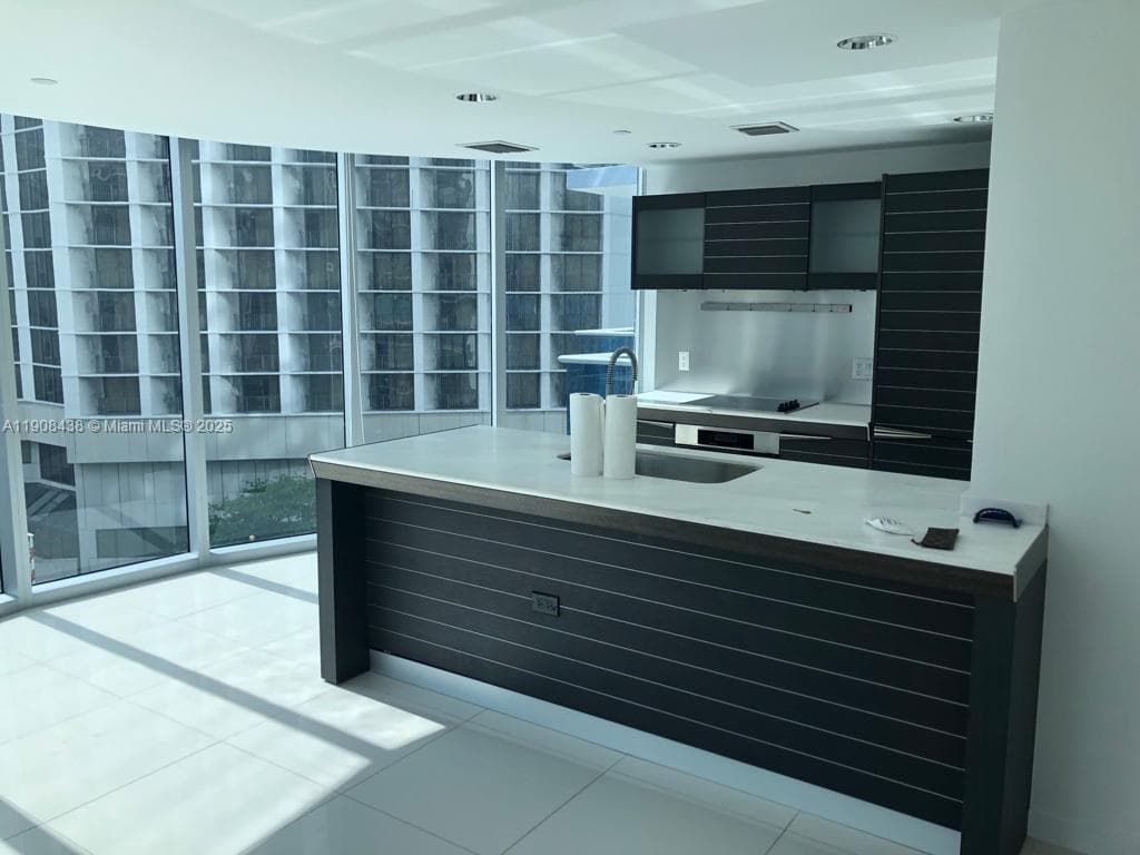 200 Biscayne Boulevard Way # 902, Miami FL 33131