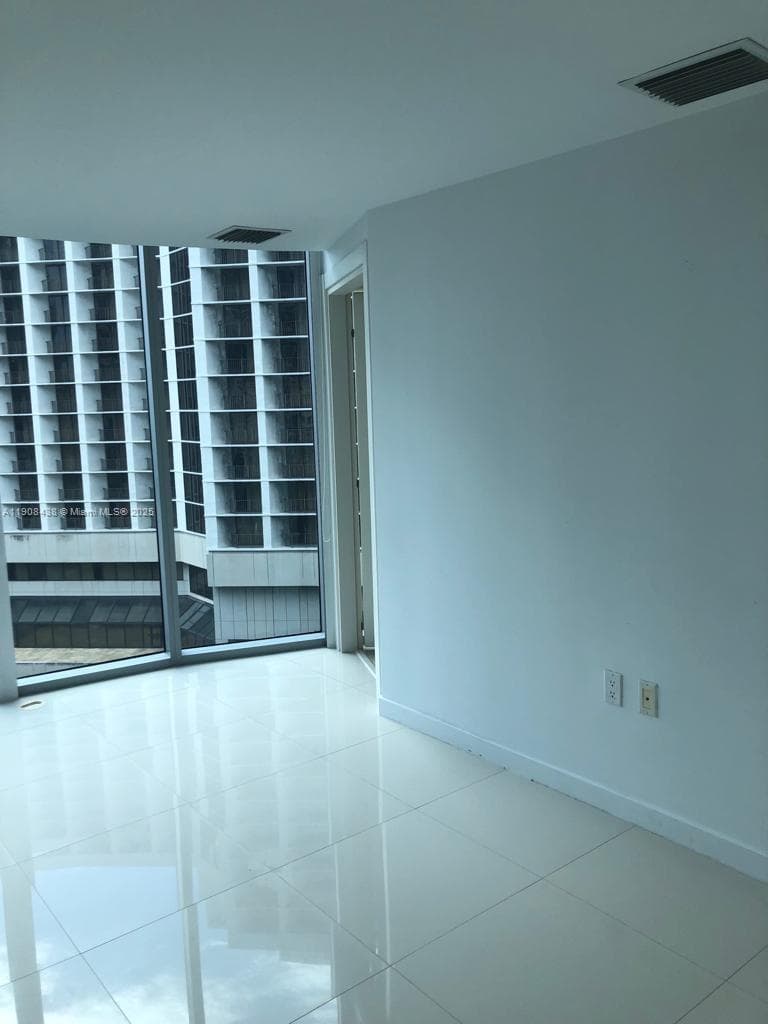200 Biscayne Boulevard Way # 902, Miami FL 33131