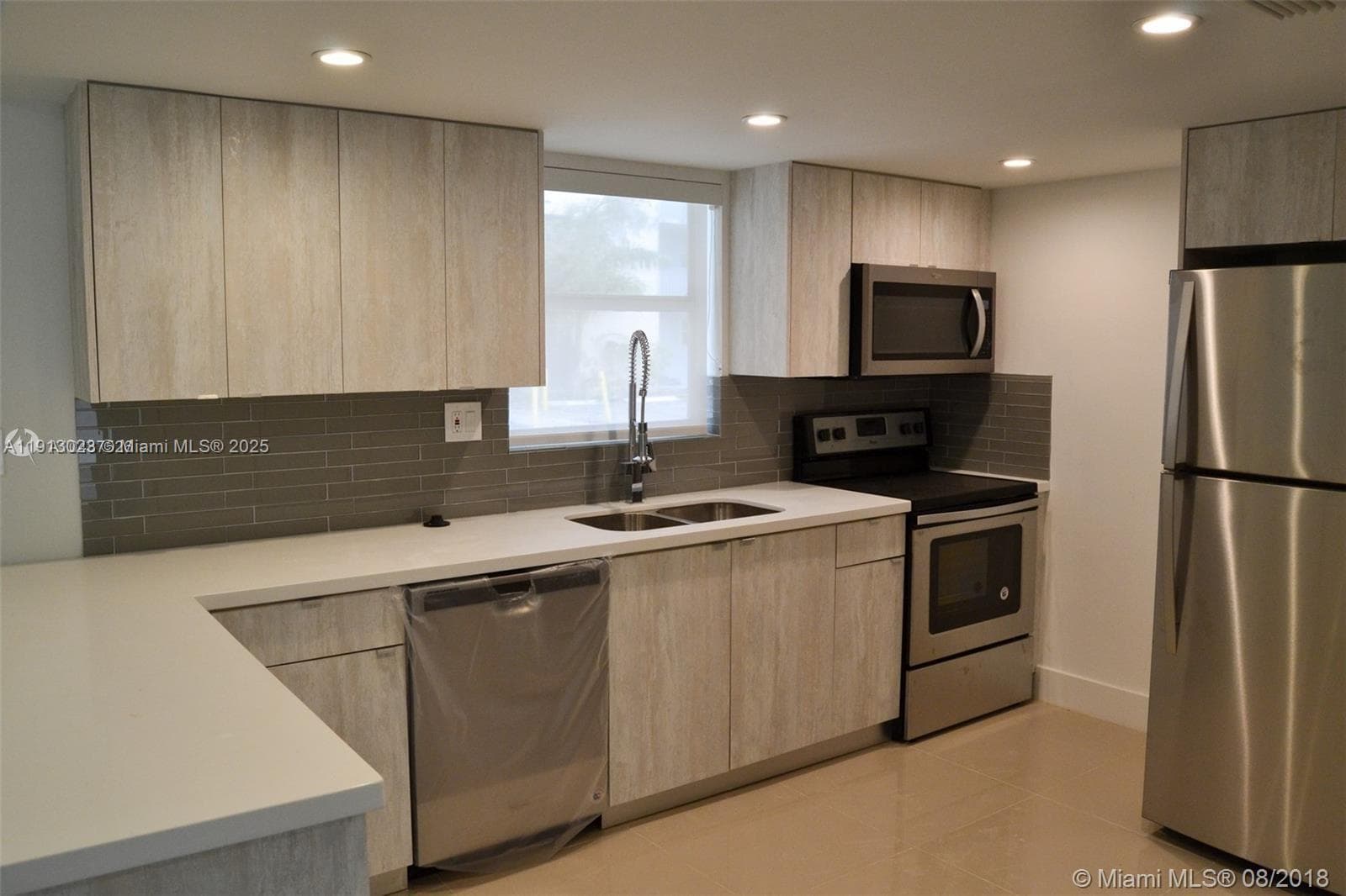 9375 Fontainebleau Blvd # L122, Miami FL 33172