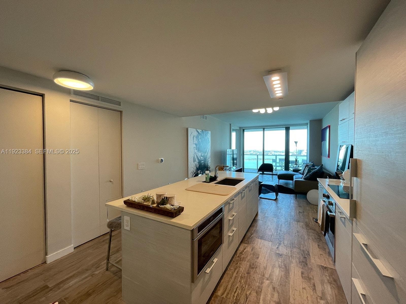 650 NE 32nd St # 3005, Miami FL 33137