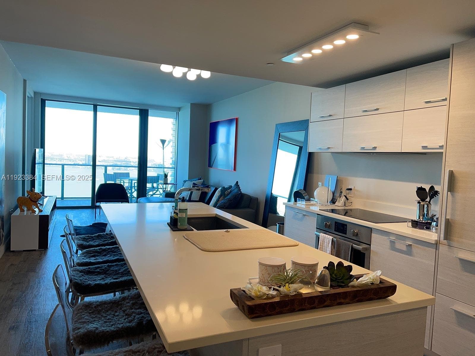 650 NE 32nd St # 3005, Miami FL 33137