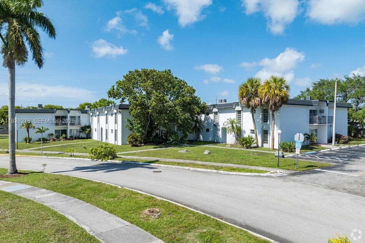 7250 SW 94th Pl # B6, Miami FL 33173