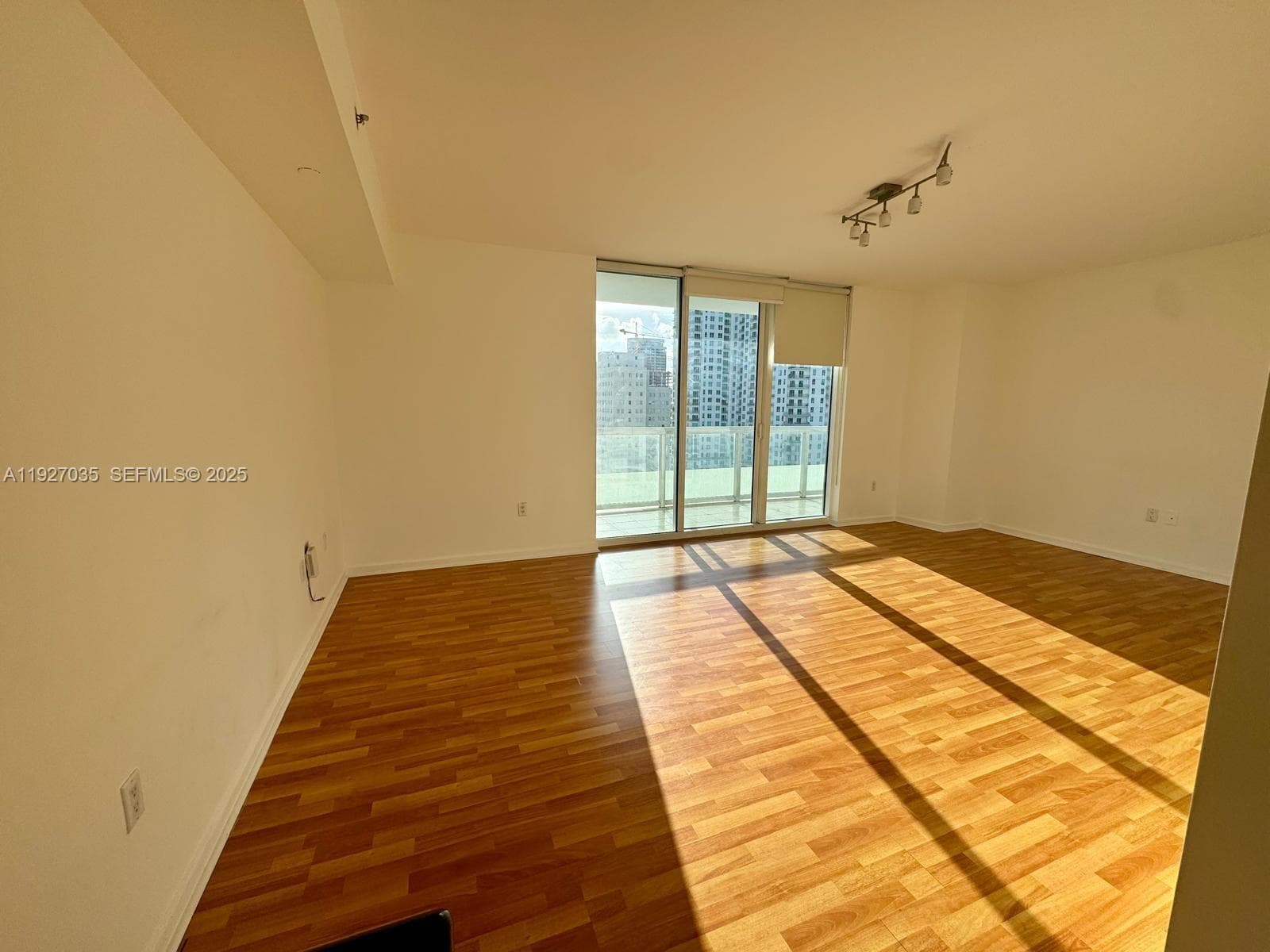 50 BISCAYNE BLVD # 1703, Miami FL 33132