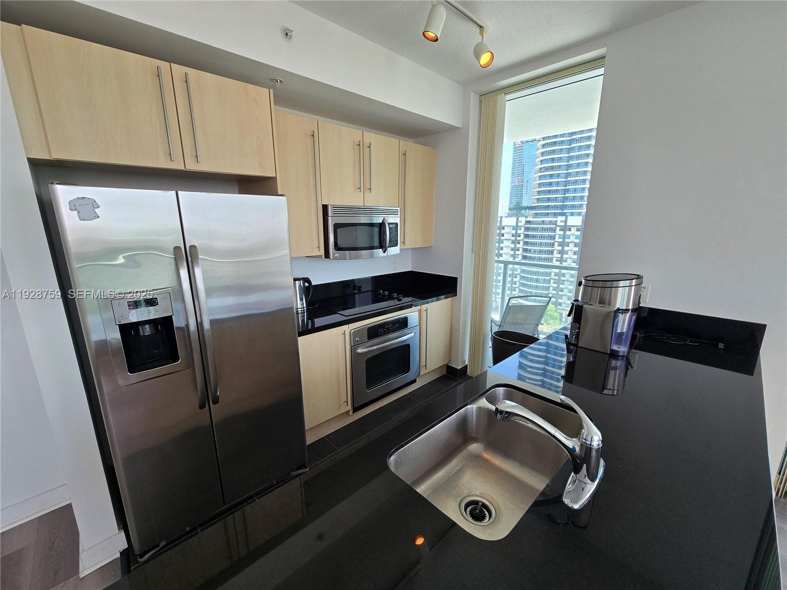 79 SW 12th St, Miami FL 33130