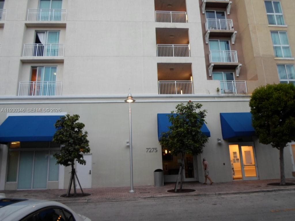 7275 SW 90th Way # 611, Miami FL 33156