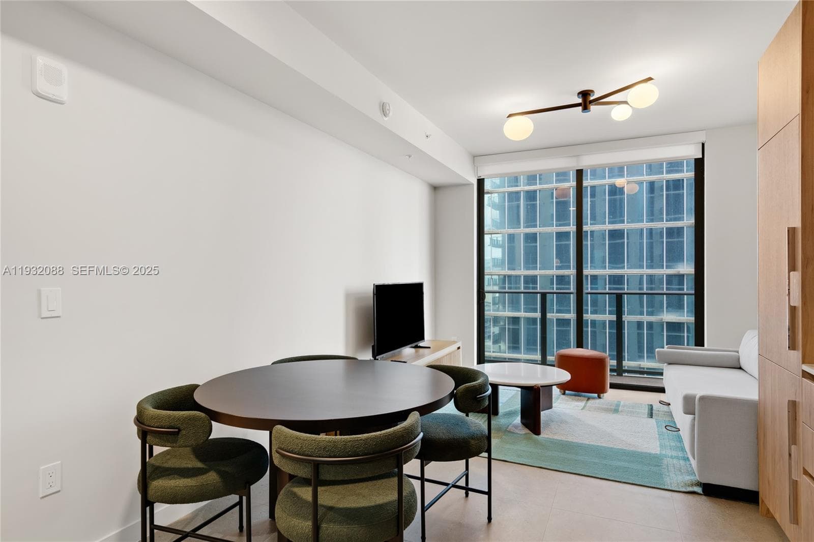11 NE 6th St # 2005, Miami FL 33132