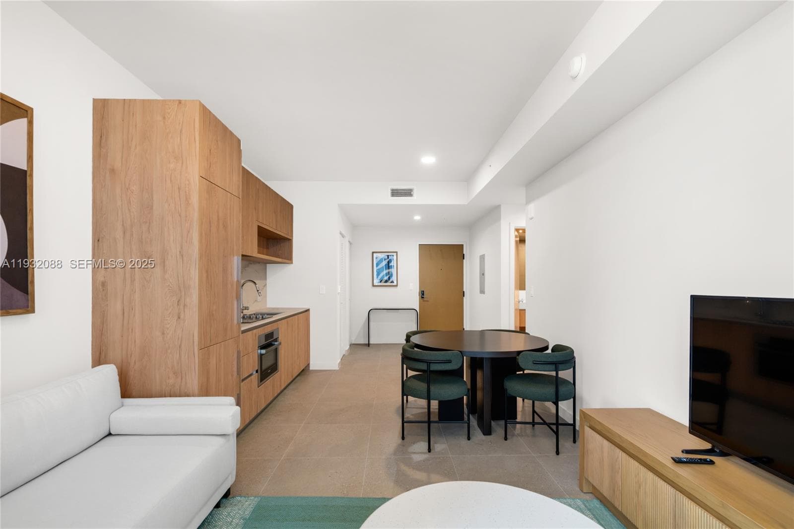 11 NE 6th St # 2005, Miami FL 33132