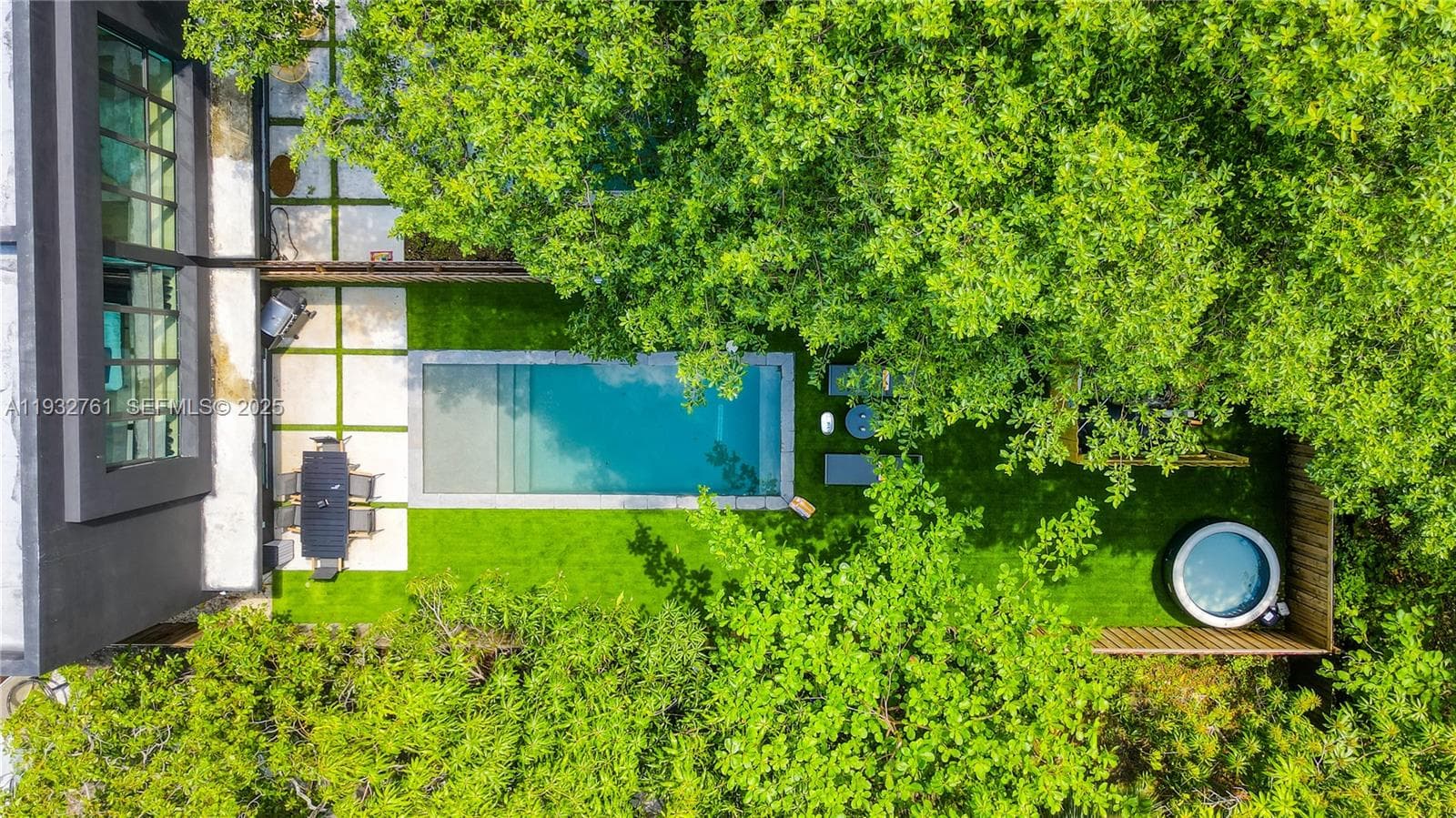 58 NW 52nd St, Miami FL 33127