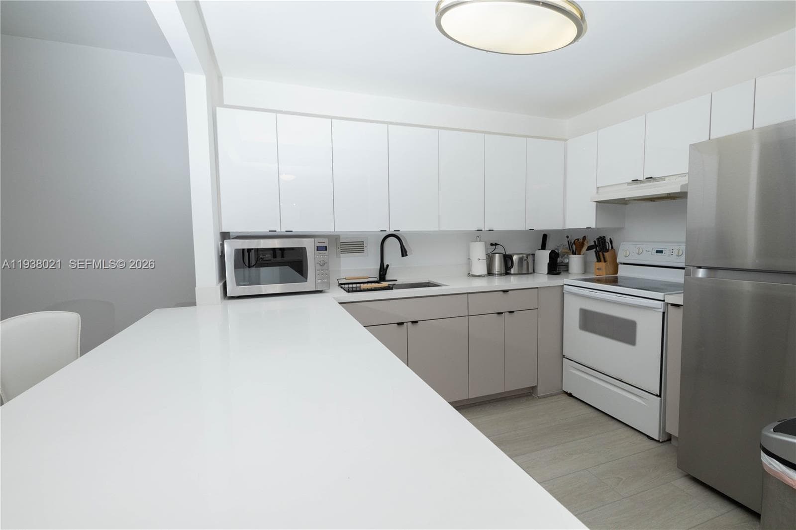 2301 Collins Ave # 423, Miami Beach FL 33139