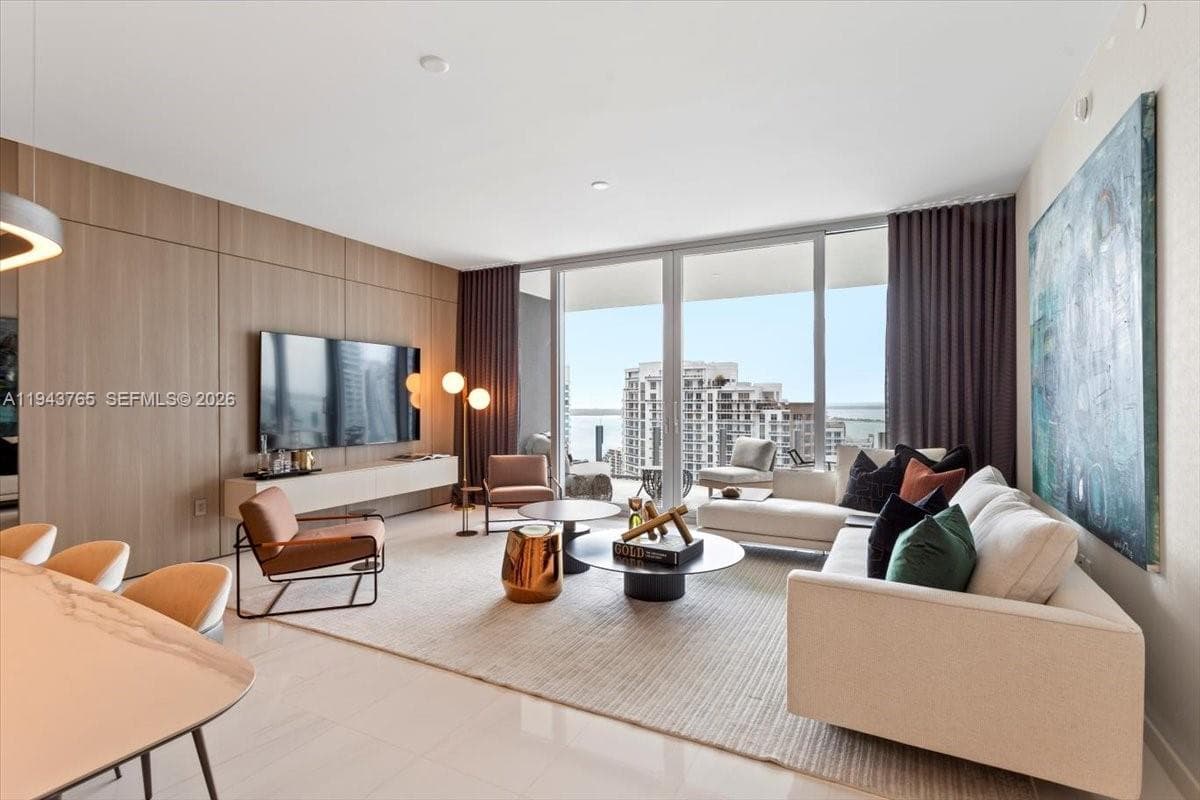 300 Biscayne Blvd Way # 3403, Miami FL 33131