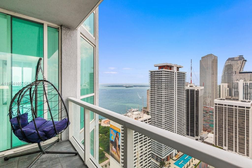 253 NE 2nd St # 4608, Miami FL 33132