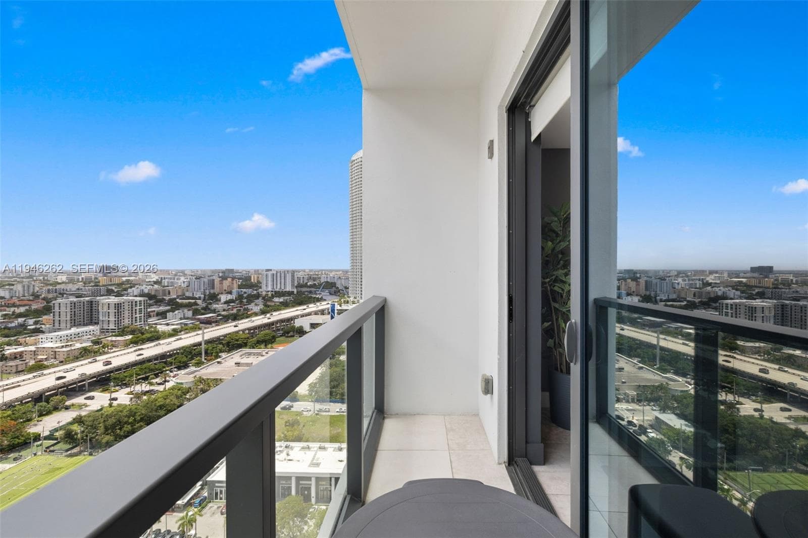 239 SW 9th St # 2303, Miami FL 33130