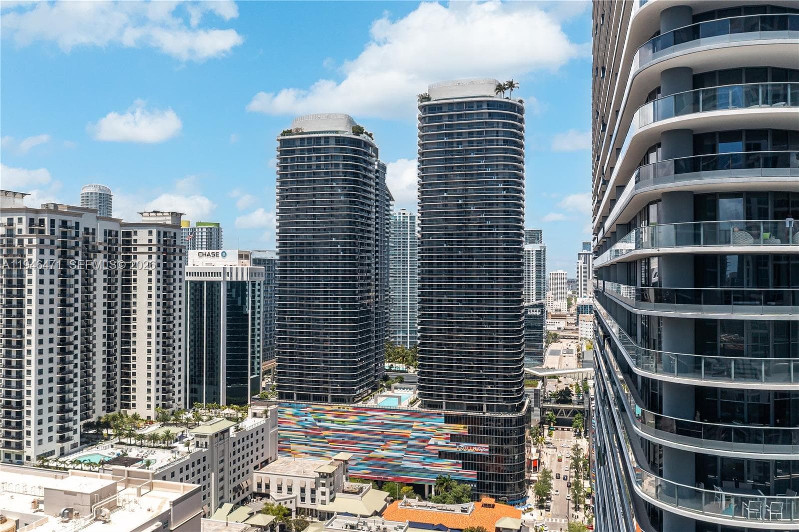 45 SW 9th St # 1205, Miami FL 33130