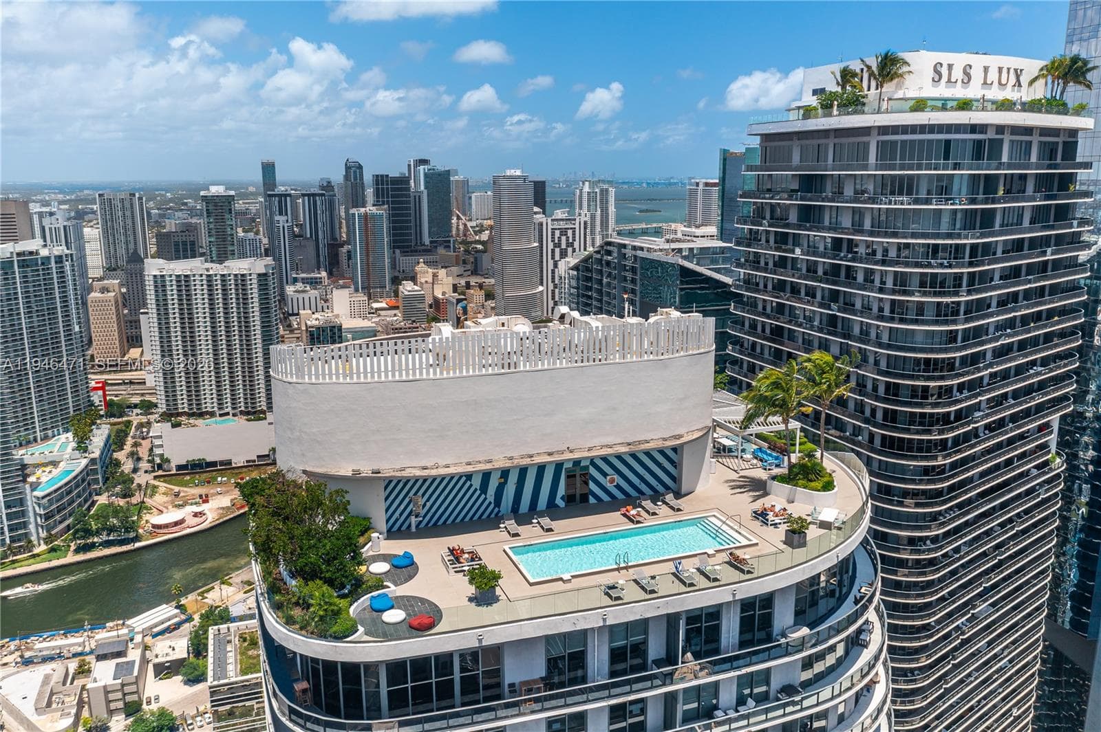 45 SW 9th St # 1205, Miami FL 33130