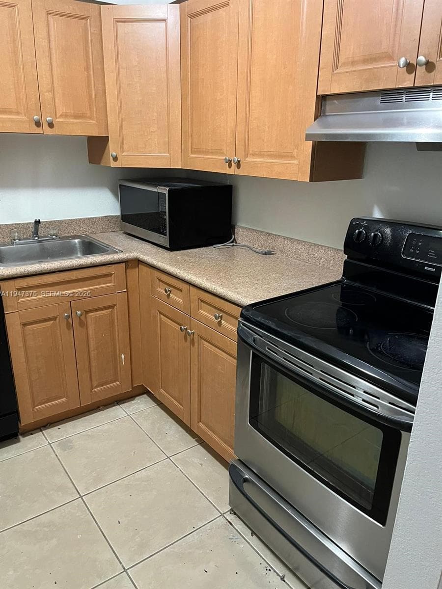5221 Geneva Way # 302, Doral FL 33166