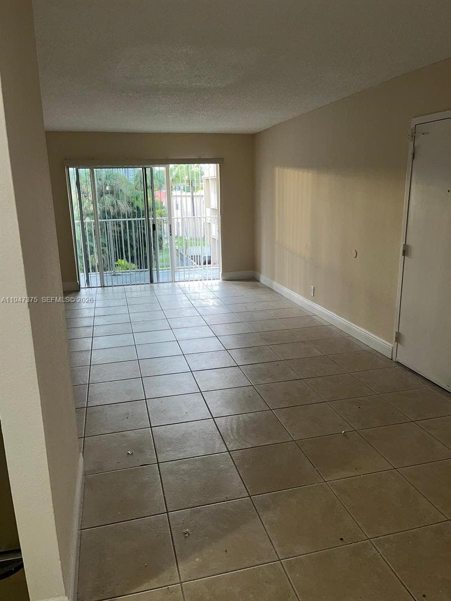 5221 Geneva Way # 302, Doral FL 33166