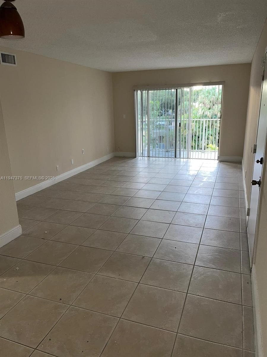 5221 Geneva Way # 302, Doral FL 33166