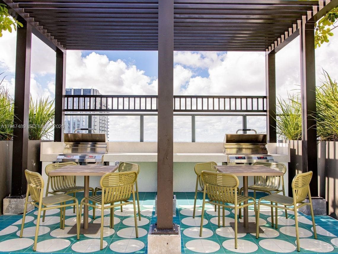 11 NE 6 ST # 814, Miami FL 33132