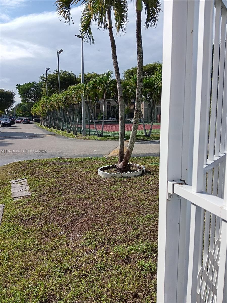 271 W Park Dr # 7, Miami FL 33172