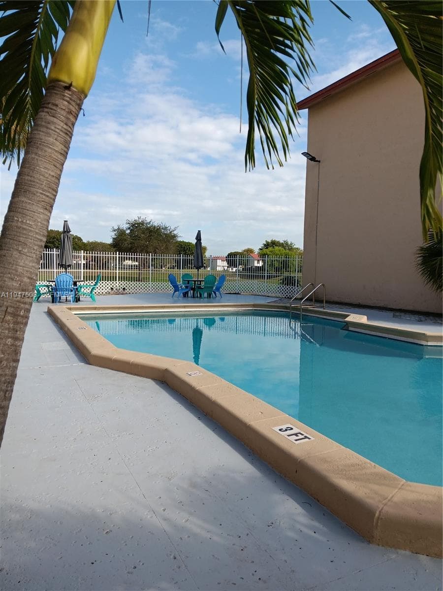271 W Park Dr # 7, Miami FL 33172