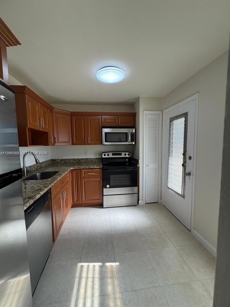 1201 NE 191st St # G313, Miami FL 33179