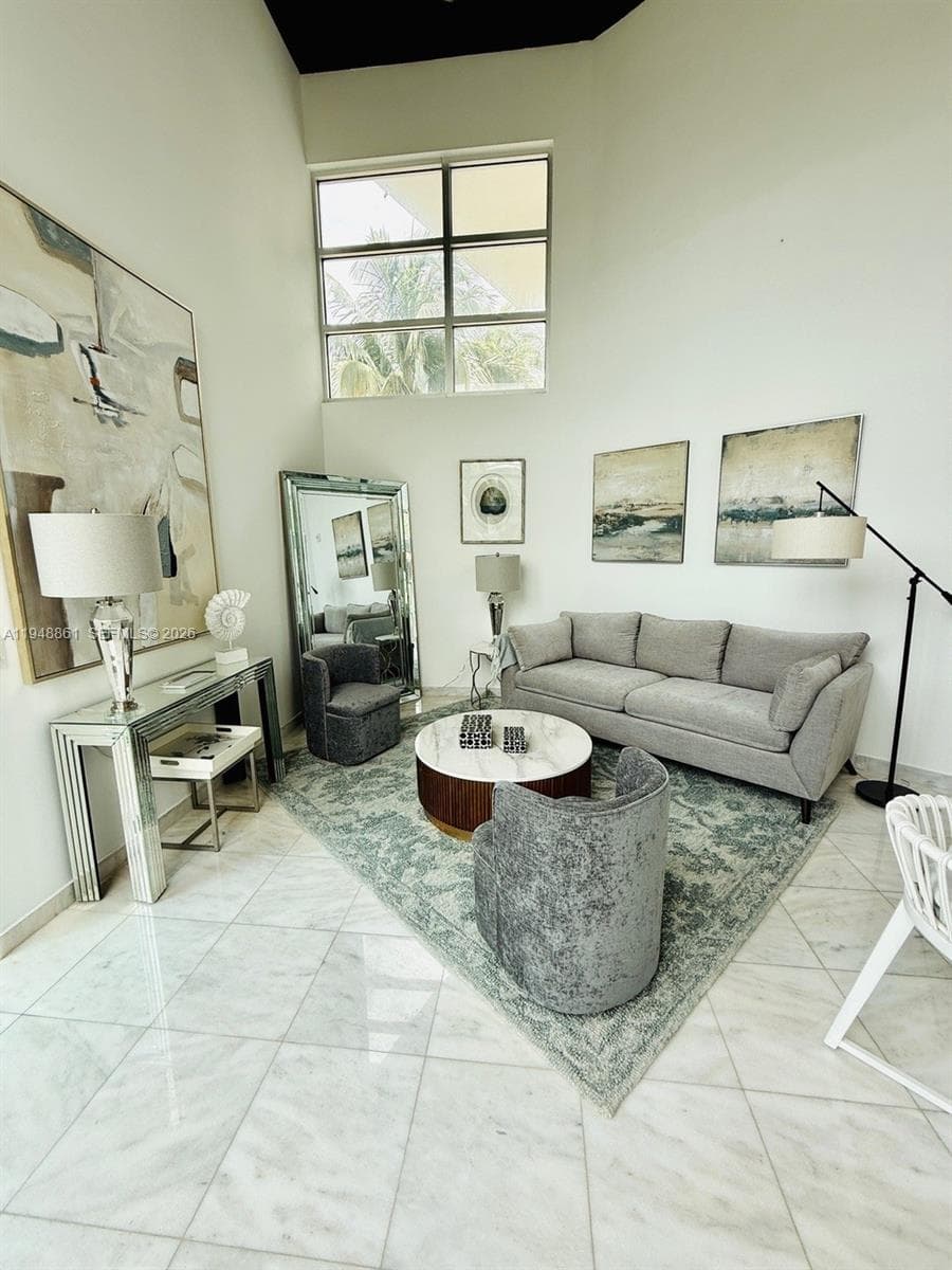 7700 Collins Ave # 5, Miami Beach FL 33141