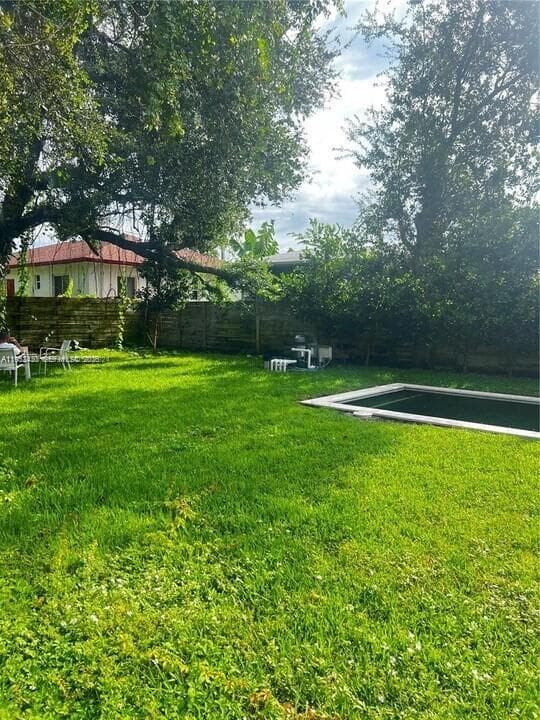 15 NW 52nd St, Miami FL 33127