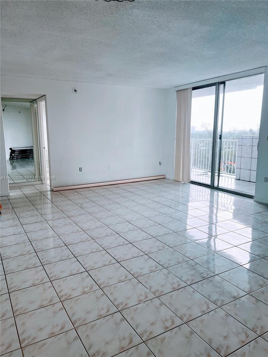 1300 NE Miami Gardens Dr # 1001E, Miami FL 33179