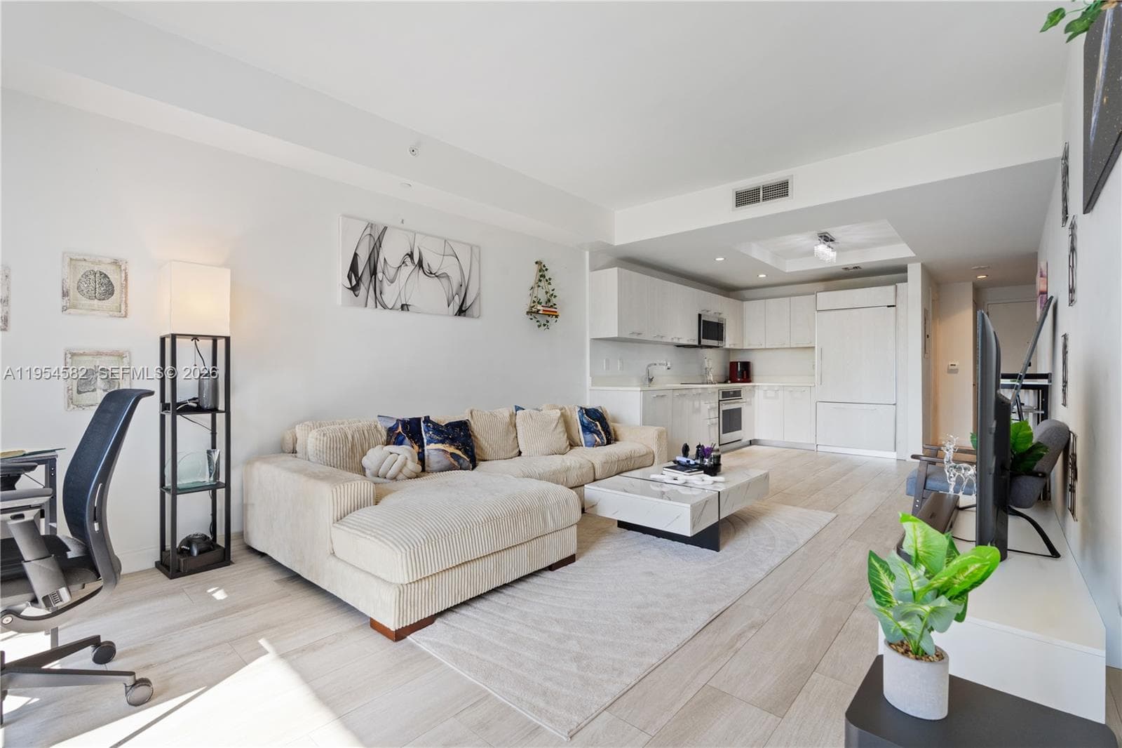 55 SW 9th St # 3005, Miami FL 33130