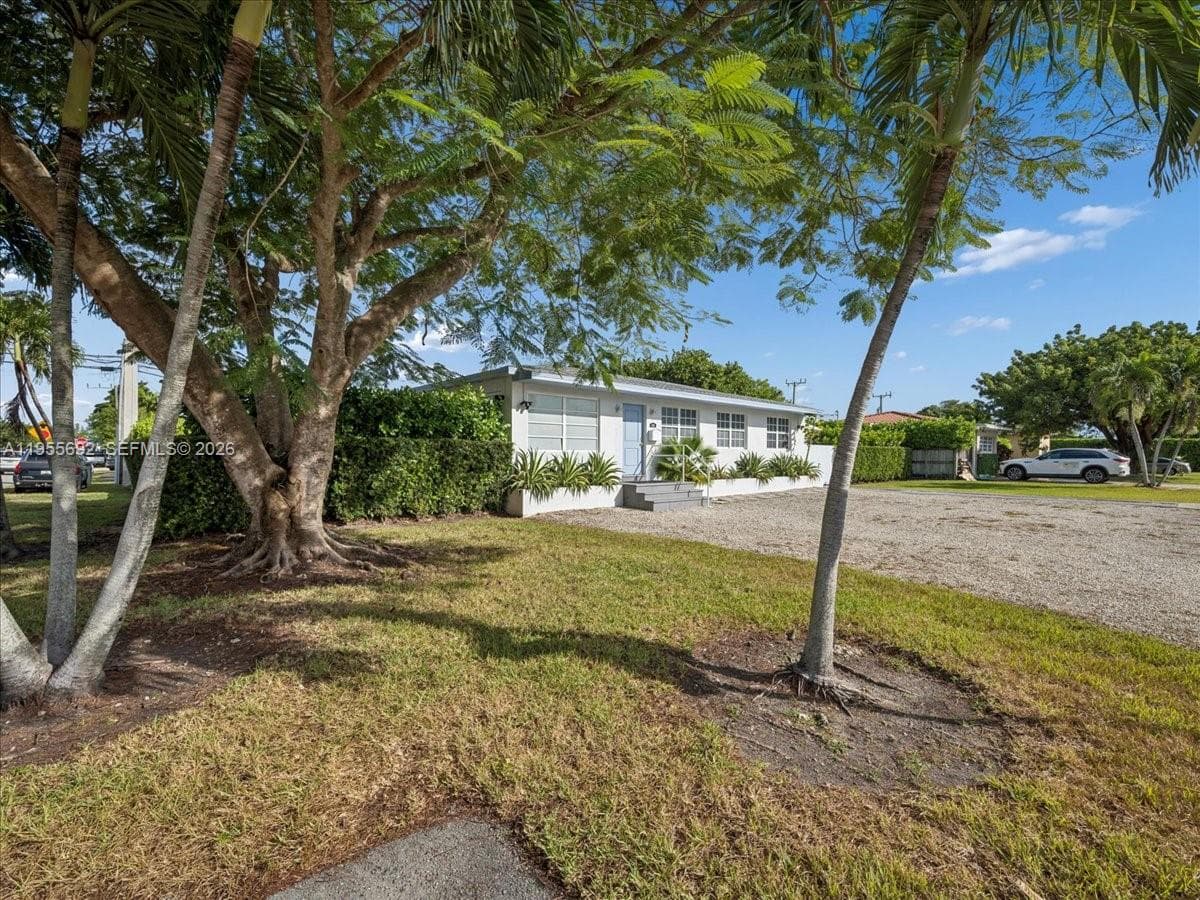 6891 SW 26th Ter, Miami FL 33155