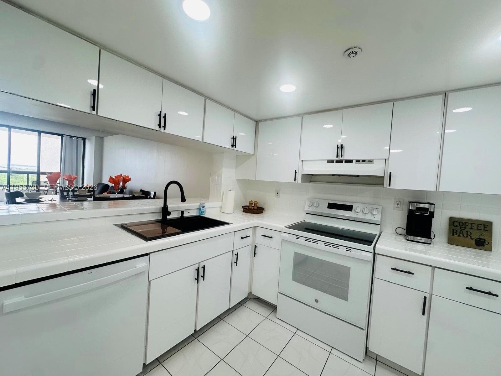 2555 Collins Ave # 1804, Miami Beach FL 33140