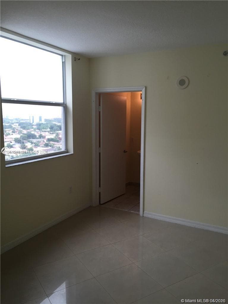 1 Glen Royal Pkwy # 1404, Miami FL 33125