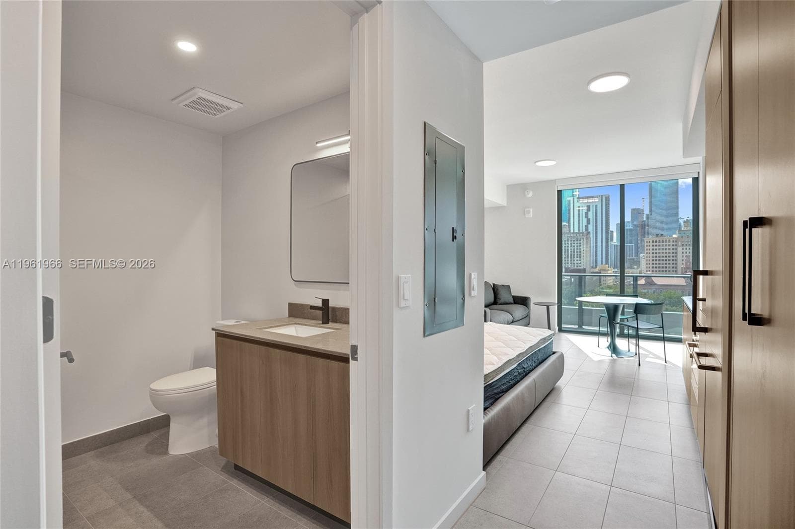 121 NE 5th Street # 1001B, Miami FL 33132