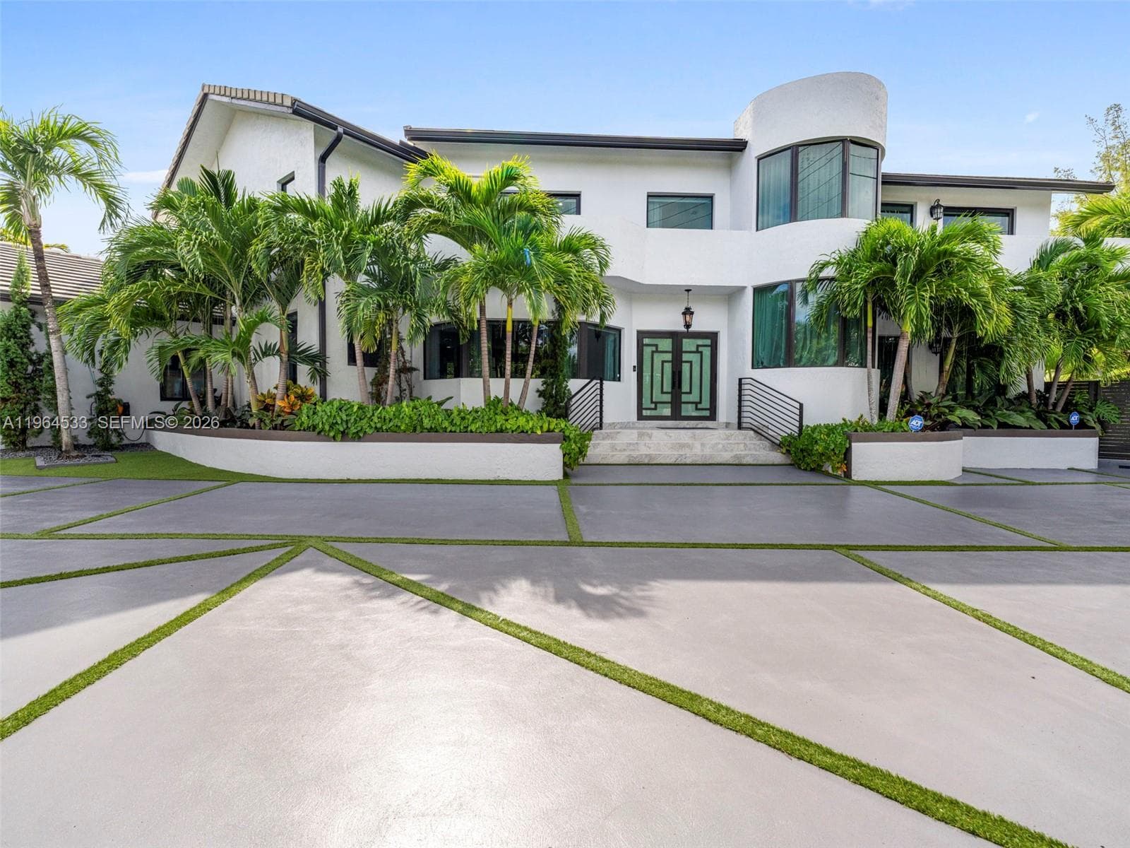 6180 Pine Tree Dr, Miami Beach FL 33140