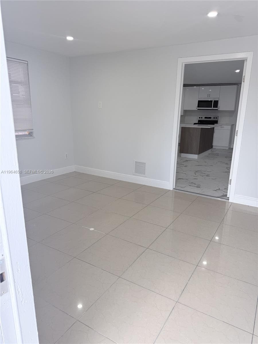 6829 SW 25th St, Miami FL 33155