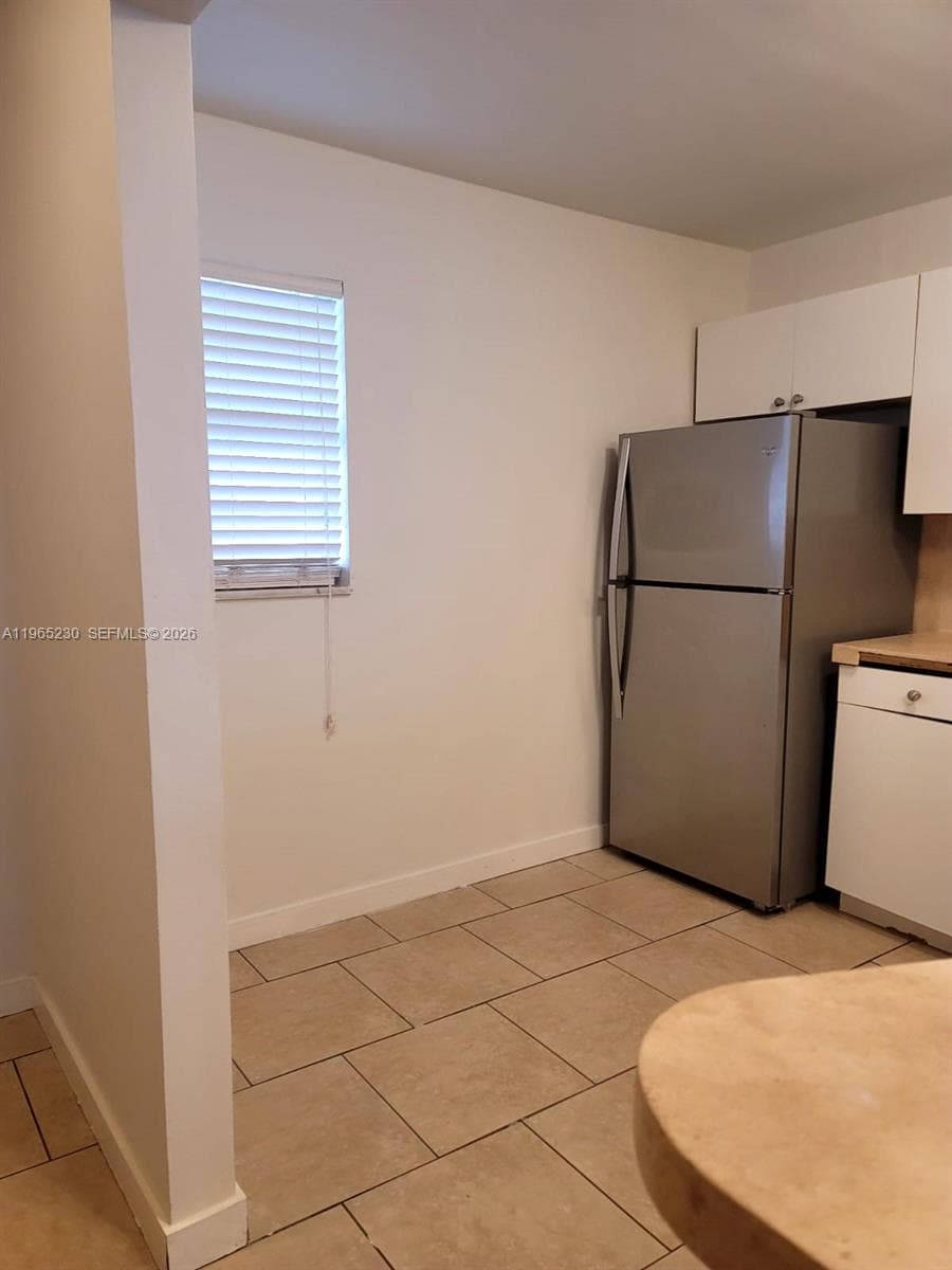 1690 NE 191st St # 1, Miami FL 33179