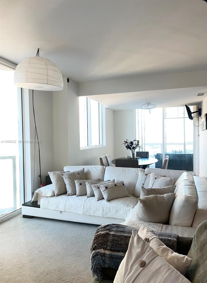 253 NE 2nd St # 3903, Miami FL 33132