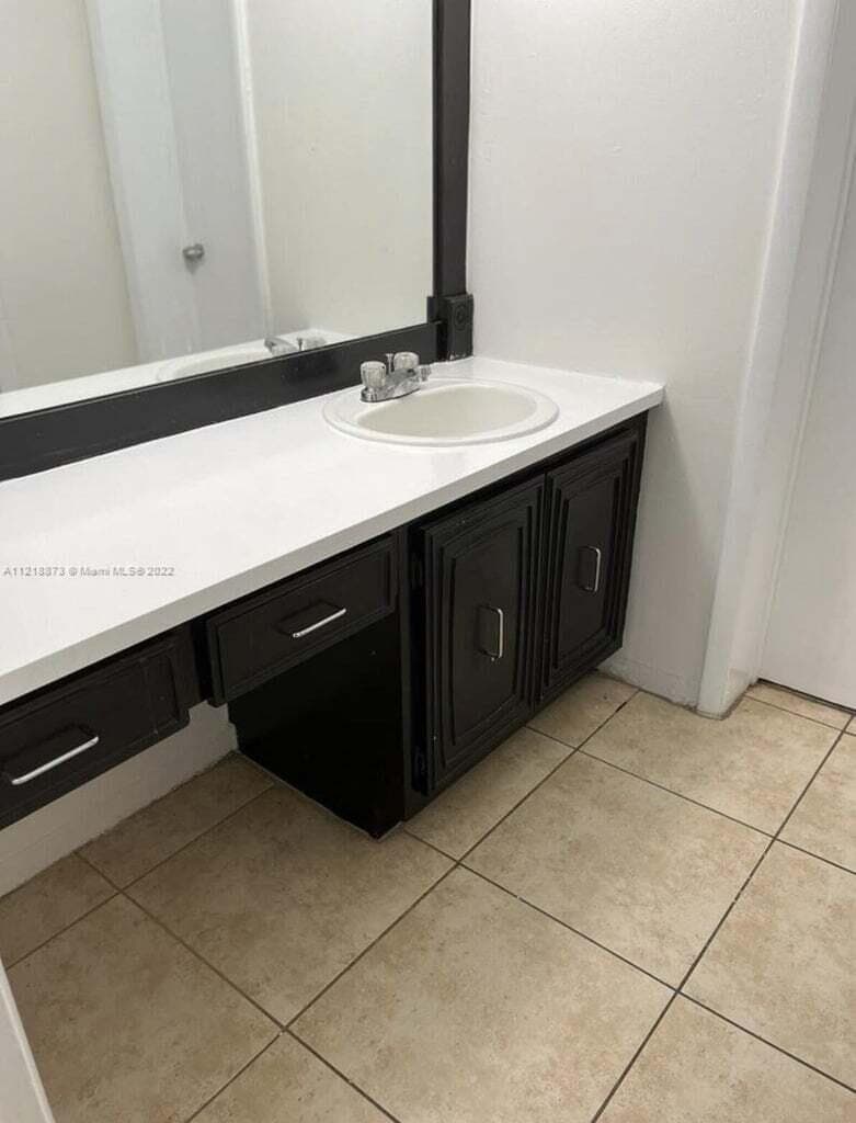 484 NW 165th St Road # 211, Miami FL 33169