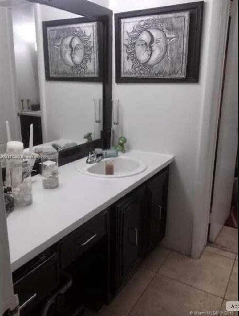 484 NW 165th St Road # 211, Miami FL 33169