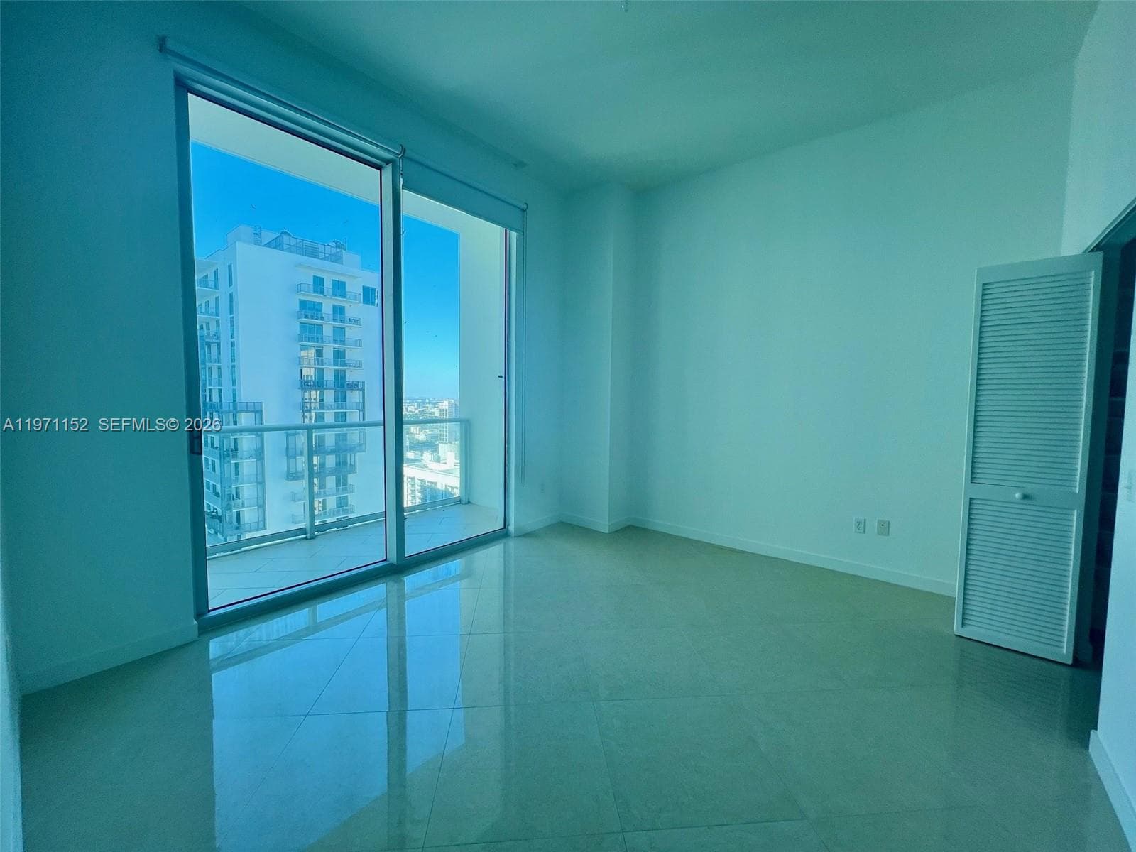 300 S Biscayne Blvd # 3907, Miami FL 33131
