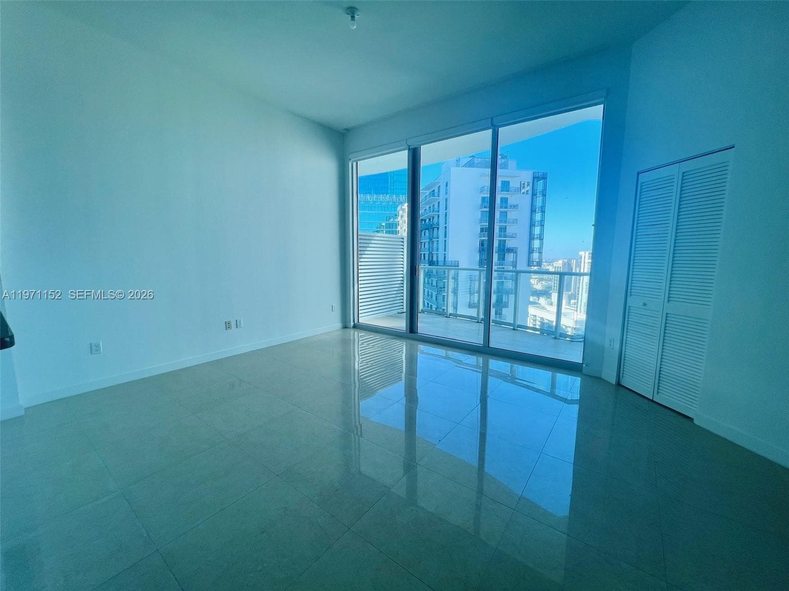 300 S Biscayne Blvd # 3907, Miami FL 33131