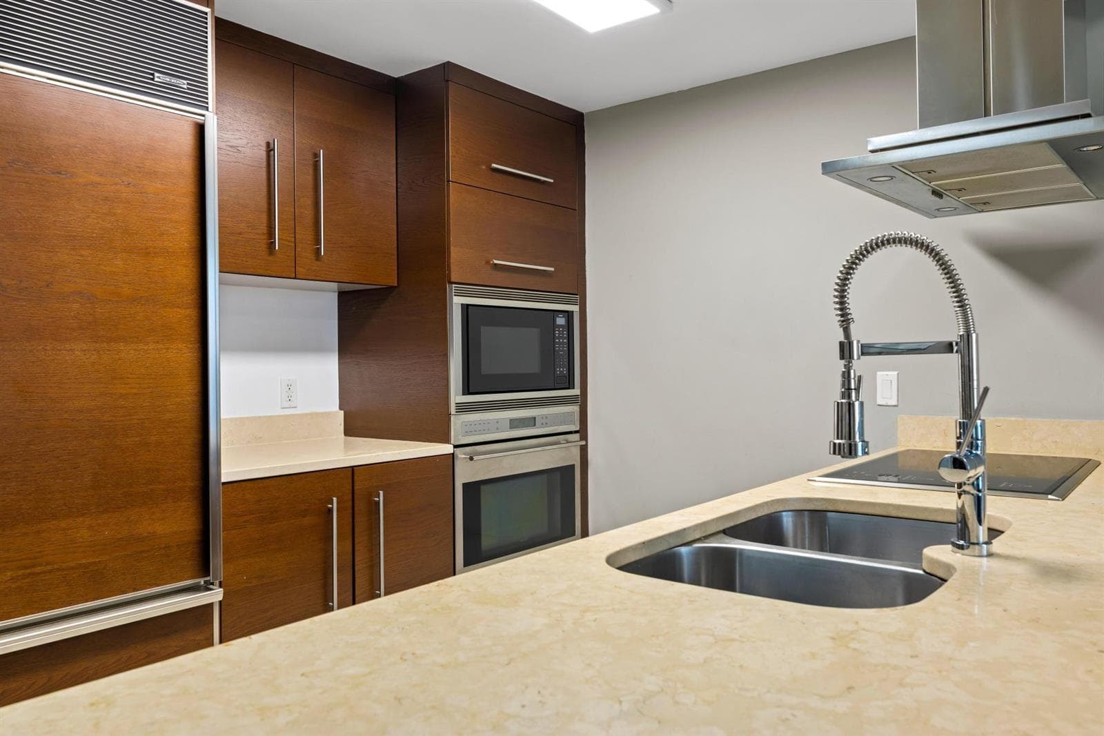485 Brickell Avenue # 2506, Miami FL 33131