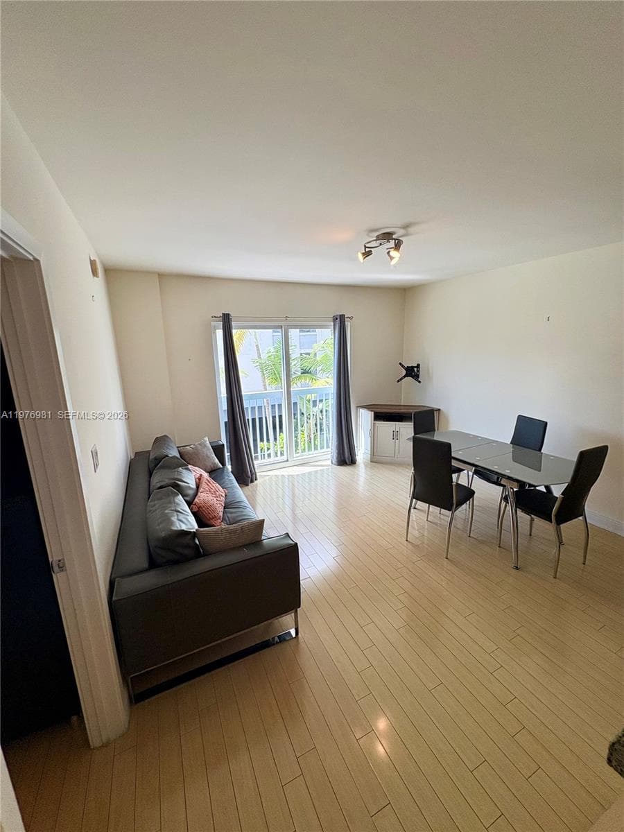 2740 SW 28th Ter # 304, Miami FL 33133