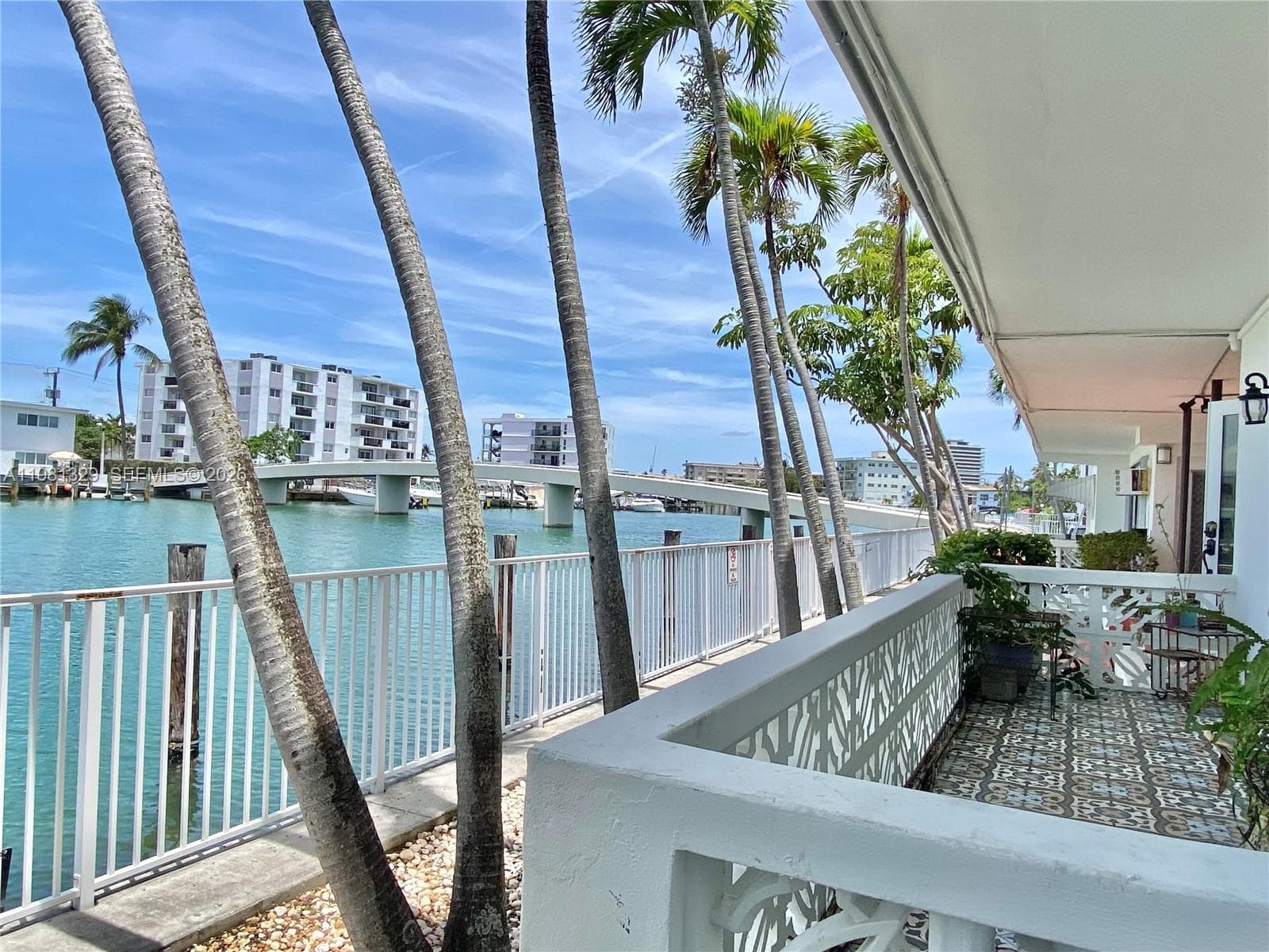 8040 Tatum Waterway Dr # 5, Miami Beach FL 33141