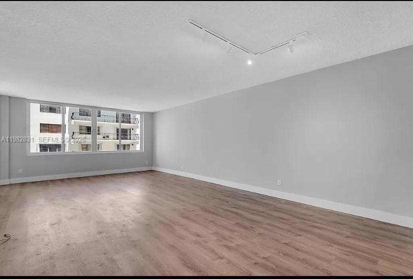 5401 Collins Ave # 411, Miami Beach FL 33140